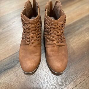 SO Women's Tan Ankle Booties